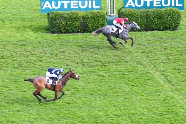 Photo d'arrivée de la course pmu PRIX ANDRE BOINGNERES à AUTEUIL le Dimanche 23 avril 2023