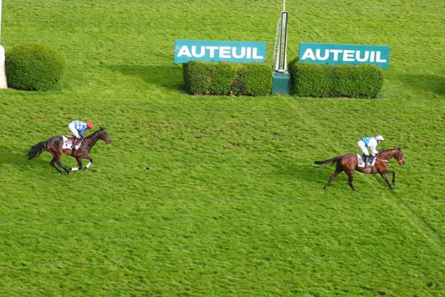 Photo d'arrivée de la course pmu PRIX PONT D'IENA à AUTEUIL le Dimanche 23 avril 2023