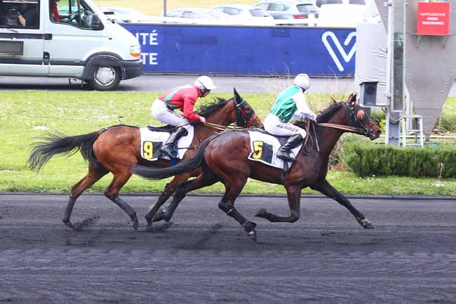 Photo d'arrivée de la course pmu PRIX HAVNIA à PARIS-VINCENNES le Mardi 25 avril 2023