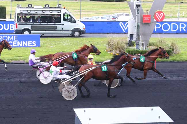 Photo d'arrivée de la course pmu PRIX ALPHONSE SOURROUBILLE à PARIS-VINCENNES le Mardi 25 avril 2023