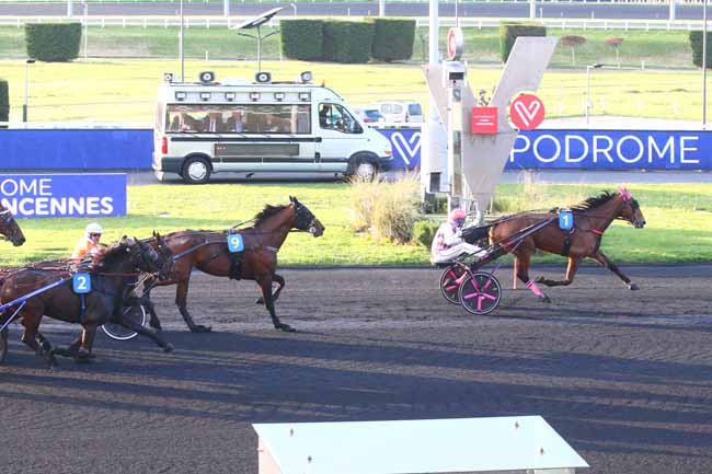 Photo d'arrivée de la course pmu PRIX ASPORINA à PARIS-VINCENNES le Mardi 25 avril 2023