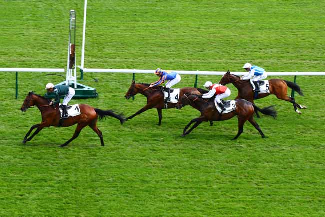 Photo d'arrivée de la course pmu PRIX DE FERRIERES à LONGCHAMP le Jeudi 27 avril 2023