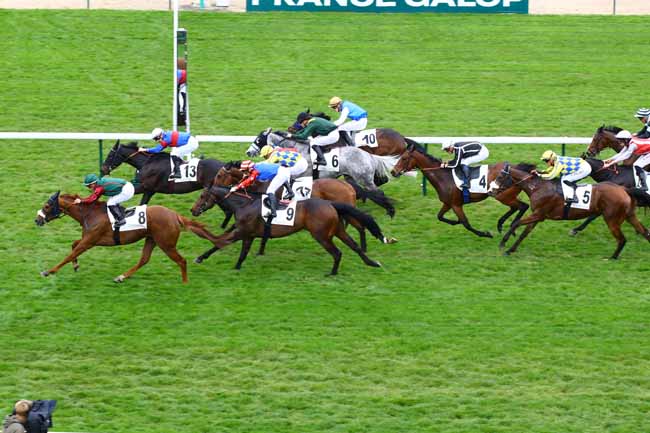 Photo d'arrivée de la course pmu PRIX DU TOTALISATEUR AUTOMATIQUE à LONGCHAMP le Jeudi 27 avril 2023
