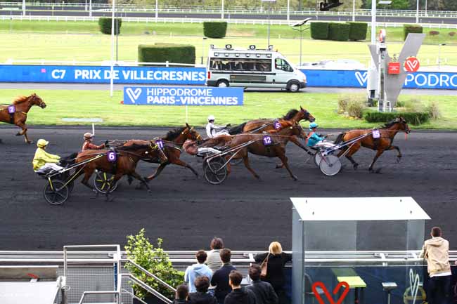 Photo d'arrivée de la course pmu PRIX DE VILLECRESNES à PARIS-VINCENNES le Vendredi 28 avril 2023