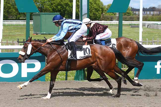 Photo d'arrivée de la course pmu PRIX GEORGES MOORE (CHAMPIONNAT PARIS-TURF DES APPRENTIS & JEUNES JOCKEYS) à CHANTILLY le Vendredi 28 avril 2023