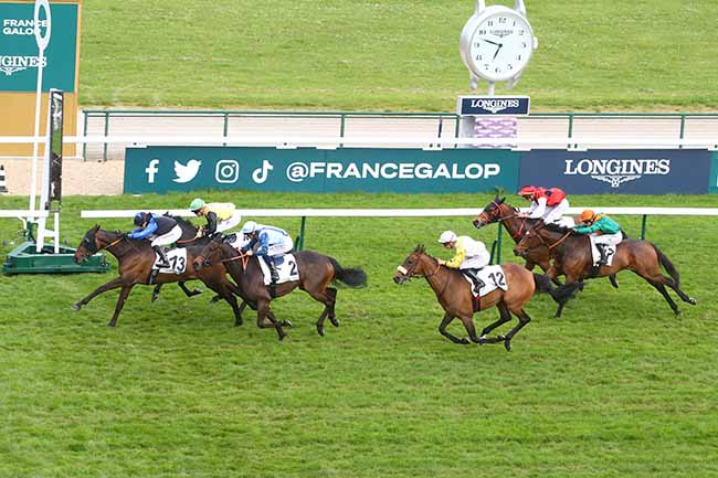 Photo d'arrivée de la course pmu PRIX DES PAVILLONS DES GARDES à LONGCHAMP le Dimanche 30 avril 2023