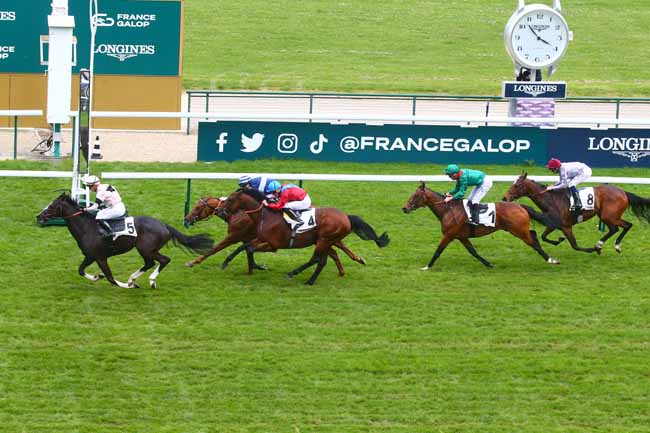 Photo d'arrivée de la course pmu PRIX GANAY à LONGCHAMP le Dimanche 30 avril 2023