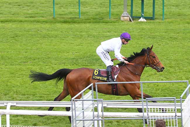 Photo d'arrivée de la course pmu PRIX DE VAUDRANPONT à COMPIEGNE le Mardi 2 mai 2023