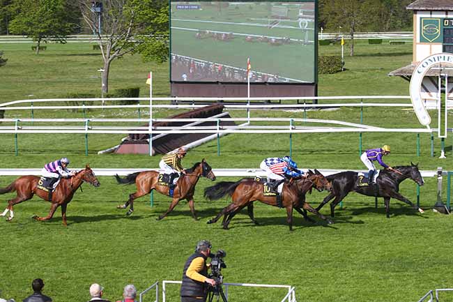 Photo d'arrivée de la course pmu PRIX DE L'OISE à COMPIEGNE le Mardi 2 mai 2023