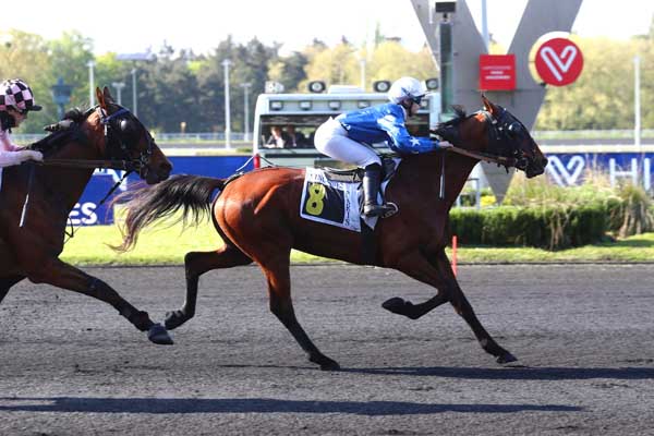 Photo d'arrivée de la course pmu PRIX HENRI CHRETIEN à PARIS-VINCENNES le Mardi 2 mai 2023