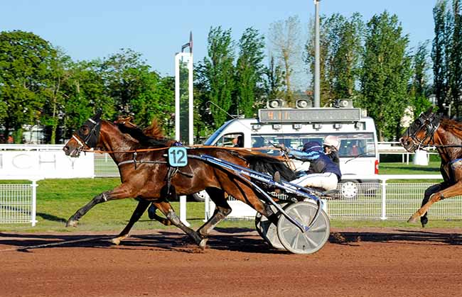 Photo d'arrivée de la course pmu PRIX DE CLUNY à VICHY le Mercredi 3 mai 2023