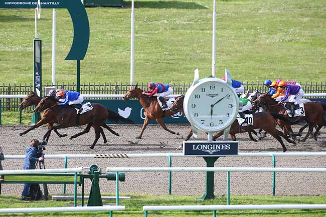 Photo d'arrivée de la course pmu PRIX DES GRANDES ECURIES à CHANTILLY le Jeudi 4 mai 2023