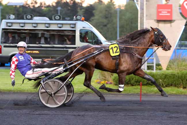 Photo d'arrivée de la course pmu PRIX ALTAIR à PARIS-VINCENNES le Vendredi 5 mai 2023