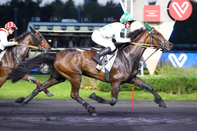 Photo d'arrivée de la course pmu PRIX ALIOTH à PARIS-VINCENNES le Vendredi 5 mai 2023