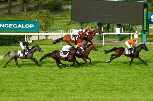 Photo d'arrivée de la course pmu PRIX DE SAINT-GERMAIN-DE-LA-GRANGE à SAINT CLOUD le Vendredi 5 mai 2023