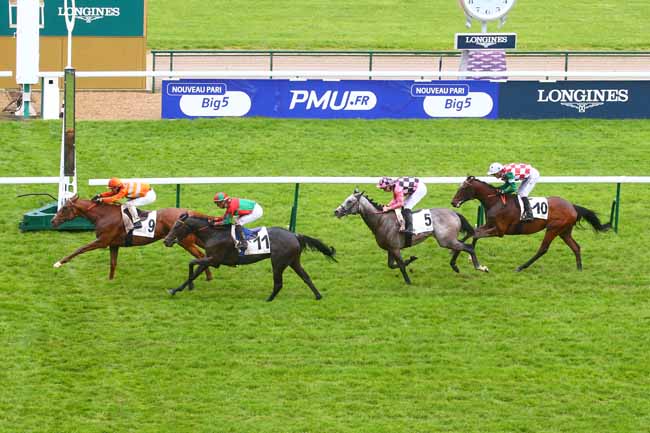 Photo d'arrivée de la course pmu PRIX DES EPINETTES à LONGCHAMP le Dimanche 7 mai 2023