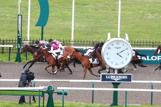 Photo d'arrivée de la course pmu PRIX DE BOREST à CHANTILLY le Mardi 9 mai 2023