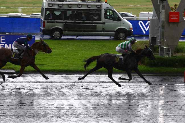 Photo d'arrivée de la course pmu PRIX HERSILIA à PARIS-VINCENNES le Mardi 9 mai 2023