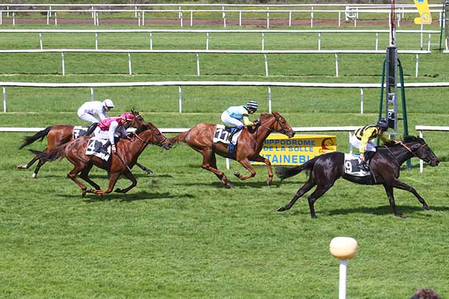 Photo d'arrivée de la course pmu PRIX DES AJONCS à FONTAINEBLEAU le Mercredi 10 mai 2023