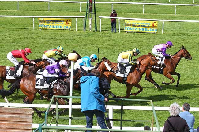 Photo d'arrivée de la course pmu PRIX DE LA FORET DE FONTAINEBLEAU à FONTAINEBLEAU le Mercredi 10 mai 2023
