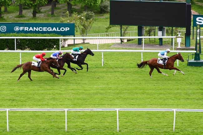 Photo d'arrivée de la course pmu PRIX KASHMIR II à SAINT CLOUD le Vendredi 12 mai 2023