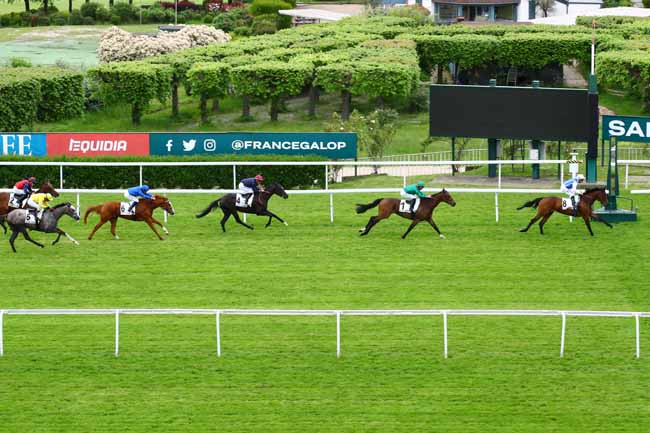 Photo d'arrivée de la course pmu PRIX RESCOUSSE à SAINT CLOUD le Vendredi 12 mai 2023