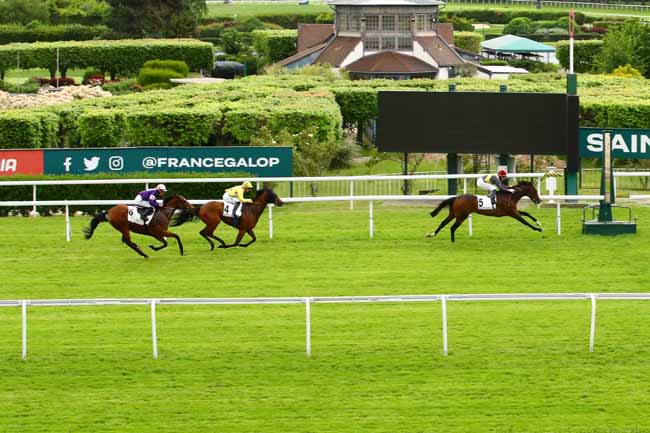 Photo d'arrivée de la course pmu PRIX WIZZ KID à SAINT CLOUD le Vendredi 12 mai 2023