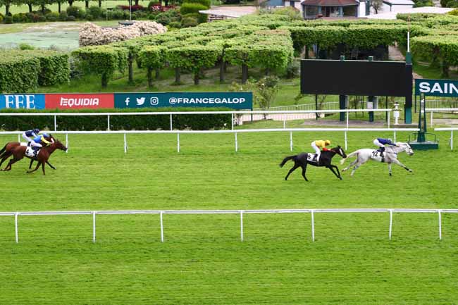 Photo d'arrivée de la course pmu PRIX HENRI SAMANI à SAINT CLOUD le Vendredi 12 mai 2023