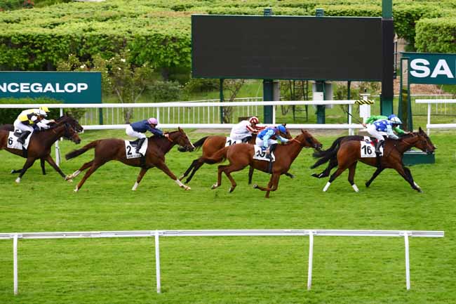 Photo d'arrivée de la course pmu PRIX DES NARCISSES à SAINT CLOUD le Vendredi 12 mai 2023