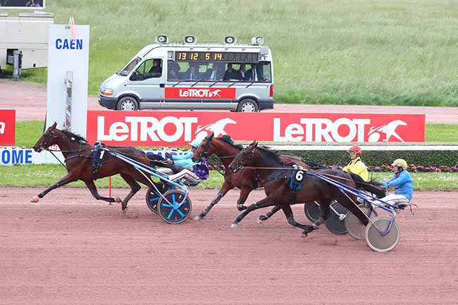 Photo d'arrivée de la course pmu PRIX SWEET FM (PRIX DE LA TOUQUES) à CAEN le Samedi 13 mai 2023