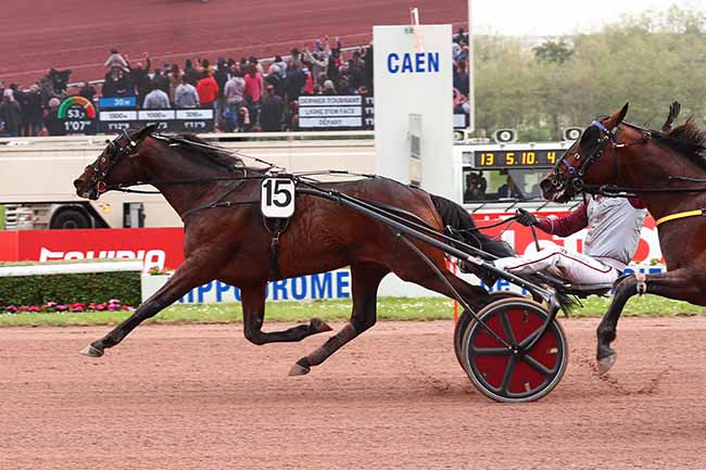 Photo d'arrivée de la course pmu PRIX DES DUCS DE NORMANDIE à CAEN le Samedi 13 mai 2023