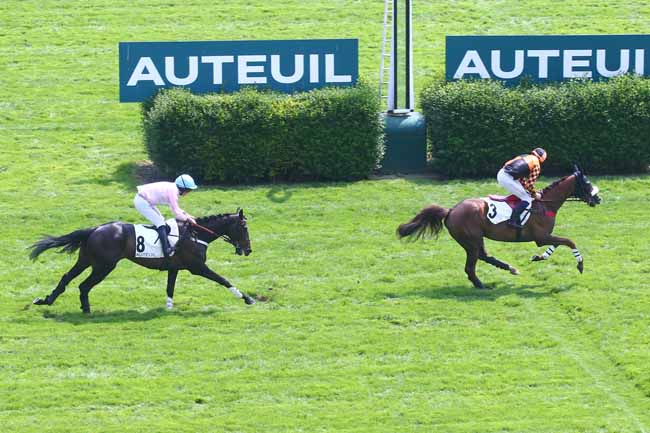 Photo d'arrivée de la course pmu PRIX JASMIN II à AUTEUIL le Samedi 13 mai 2023