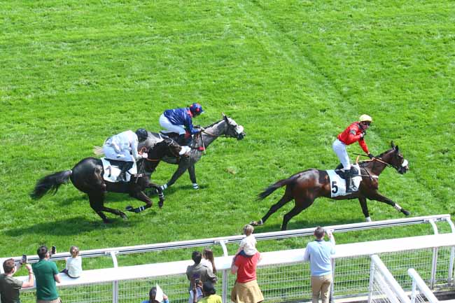 Photo d'arrivée de la course pmu PRIX MIROR à AUTEUIL le Samedi 13 mai 2023