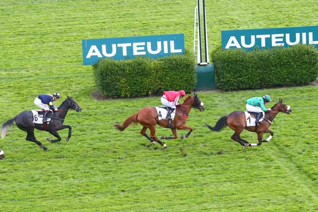 Photo d'arrivée de la course pmu PRIX JEAN DE LA ROCHEFOUCAULD à AUTEUIL le Samedi 13 mai 2023