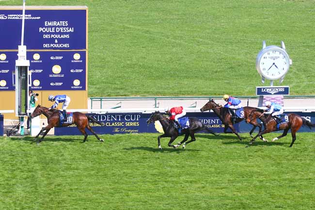 Photo d'arrivée de la course pmu EMIRATES POULE D'ESSAI DES POULICHES à LONGCHAMP le Dimanche 14 mai 2023
