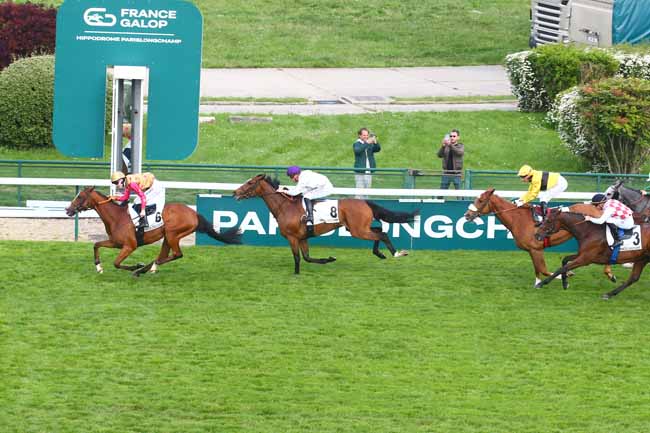 Photo d'arrivée de la course pmu PRIX DU COLISEE à LONGCHAMP le Dimanche 14 mai 2023