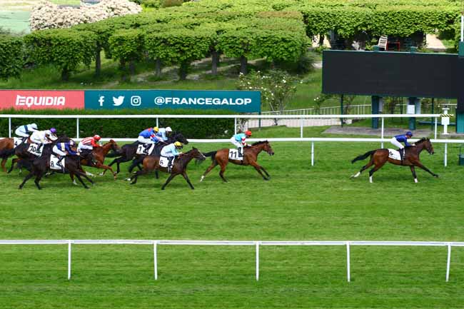 Photo d'arrivée de la course pmu PRIX MARGOUILLAT à SAINT CLOUD le Mardi 16 mai 2023