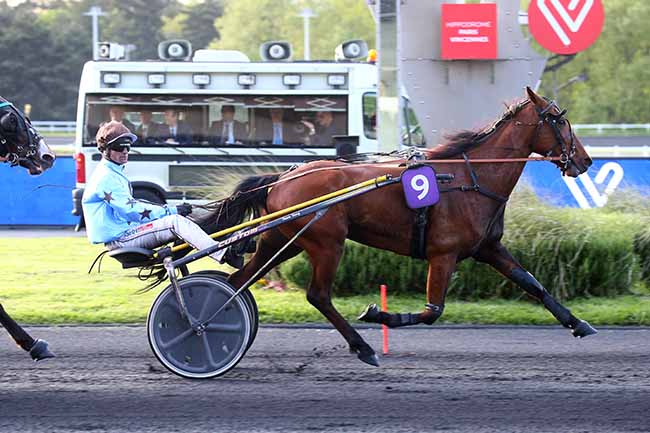 Photo d'arrivée de la course pmu PRIX DE GIMAT à BEAUMONT DE LOMAGNE le Mardi 16 mai 2023