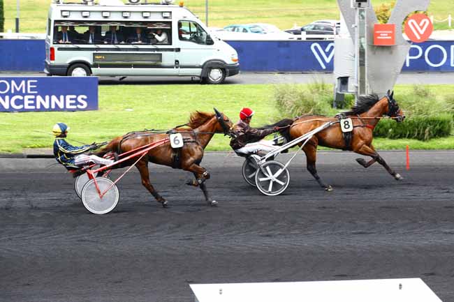 Photo d'arrivée de la course pmu PRIX DE SAUMUR à PARIS-VINCENNES le Mercredi 17 mai 2023