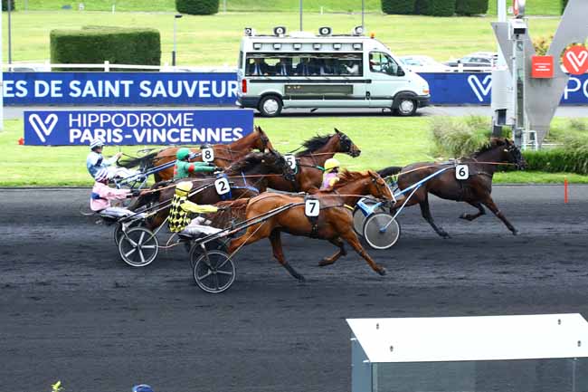 Photo d'arrivée de la course pmu PRIX JACQUES DE SAINT SAUVEUR à PARIS-VINCENNES le Mercredi 17 mai 2023