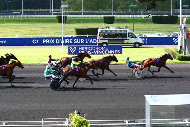Photo d'arrivée de la course pmu PRIX D'AIRE SUR L'ADOUR à PARIS-VINCENNES le Mercredi 17 mai 2023