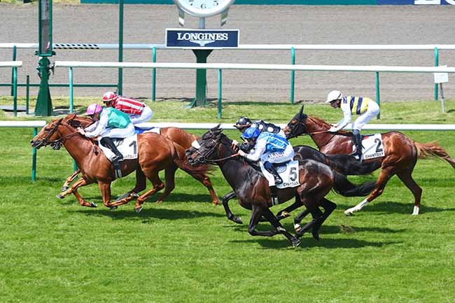 Photo d'arrivée de la course pmu PRIX DE MORANCY à CHANTILLY le Vendredi 19 mai 2023