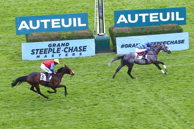 Photo d'arrivée de la course pmu PRIX SAINT SAUVEUR à AUTEUIL le Samedi 20 mai 2023