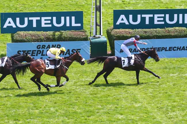 Photo d'arrivée de la course pmu PRIX MARECHAL FOCH - THE G.'S LEAGUE FEGENTRI AMATEUR W.CHAMPION à AUTEUIL le Dimanche 21 mai 2023