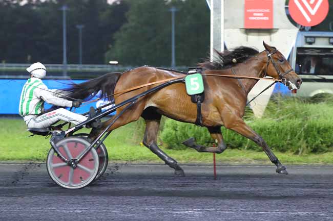 Photo d'arrivée de la course pmu PRIX LICETUS à PARIS-VINCENNES le Vendredi 26 mai 2023