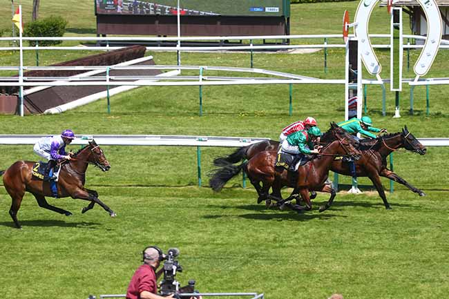 Photo d'arrivée de la course pmu PRIX DES TAMBOURAINES à COMPIEGNE le Vendredi 26 mai 2023