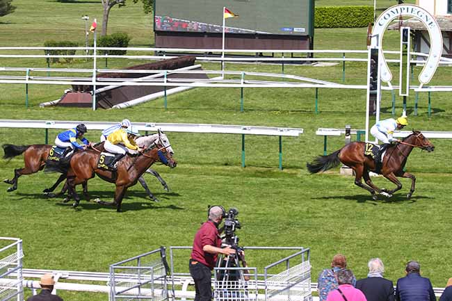Photo d'arrivée de la course pmu PRIX DE CREPY-EN-VALOIS à COMPIEGNE le Vendredi 26 mai 2023