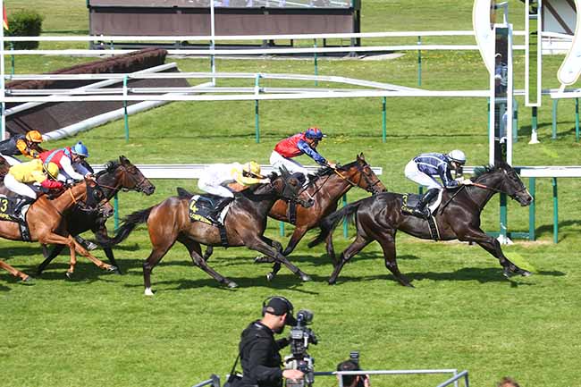 Photo d'arrivée de la course pmu PRIX DE L'IMPERATRICE MARIE-LOUISE à COMPIEGNE le Vendredi 26 mai 2023