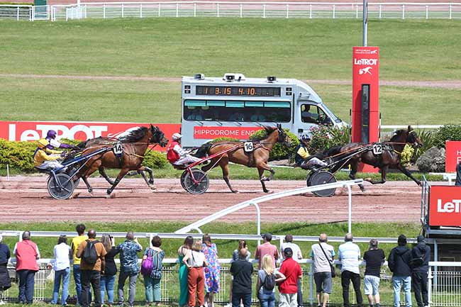 Photo d'arrivée de la course pmu PRIX DE LA VIENNE à ENGHIEN le Samedi 27 mai 2023