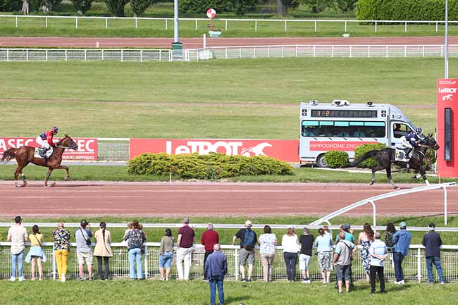 Photo d'arrivée de la course pmu PRIX DU PONT DU GARIGLIANO à ENGHIEN le Samedi 27 mai 2023